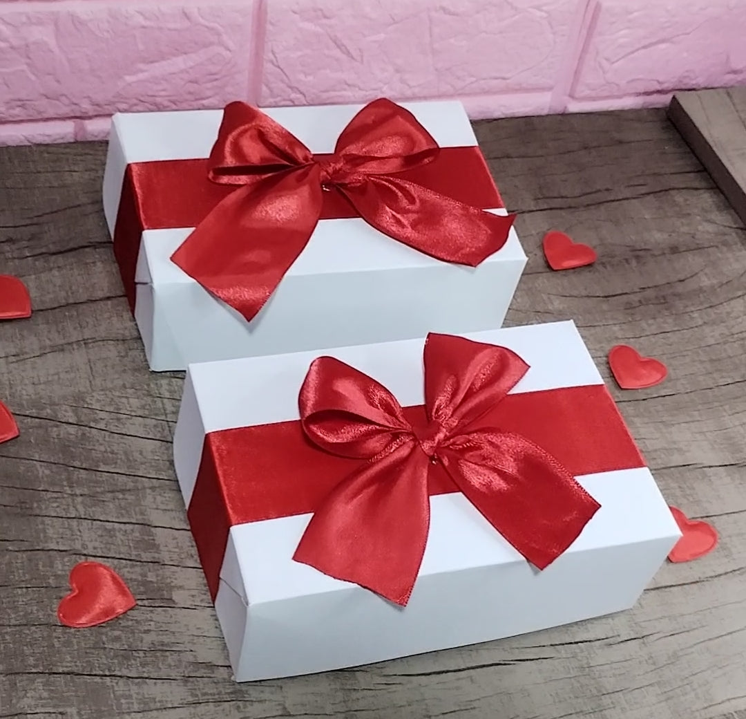 Promo 1 San Valentín ♥️ incluye 1 body personalizado a eleccion + 4 bombones con caja con moño♥️el diseño para el body nos lo podes mandar por WhatsApp una vez realices la compra