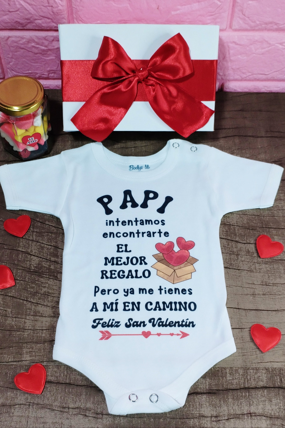 Promo 2 San Valentín ♥️ incluye 1 body personalizado a eleccion y un frasco de golosinas fini con caja con moño♥️el diseño para el body nos lo podes mandar por WhatsApp una vez realices la compra