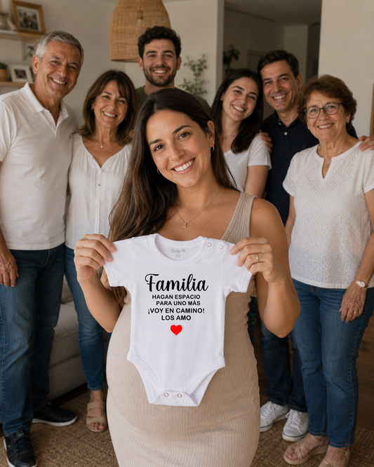 Familia hagan espacio para uno más, voy en camino los amo❤️ (unisex)