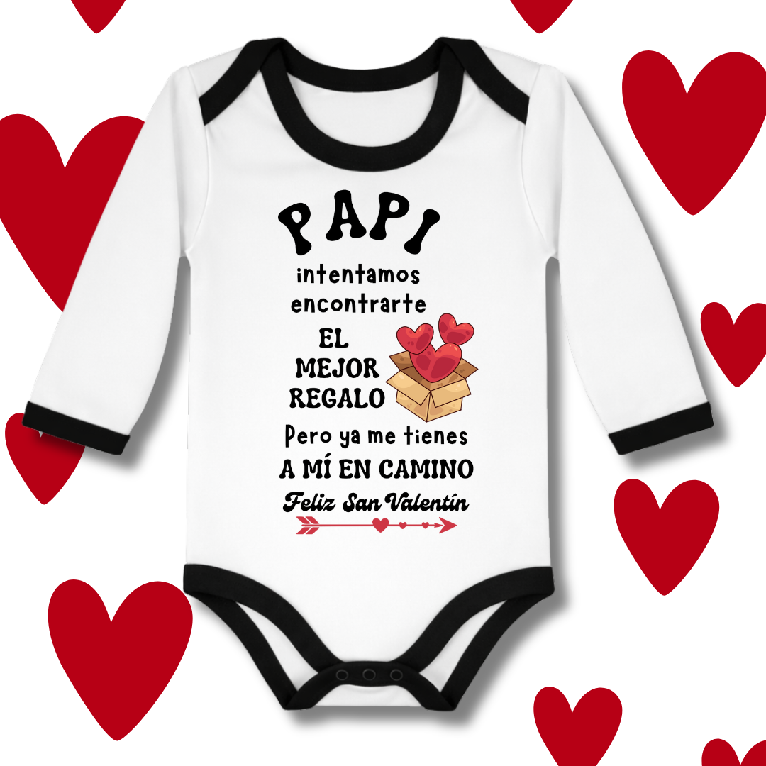 Body san valentin con borde de color ♥️ papi intentamos encontrarte el mejor regalo pero ya me tienes a mí en camino