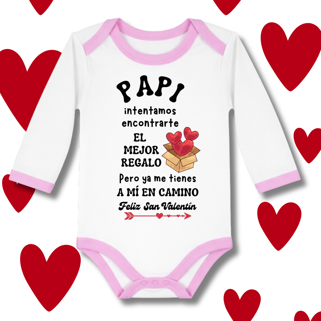 Body san valentin con borde de color ♥️ papi intentamos encontrarte el mejor regalo pero ya me tienes a mí en camino