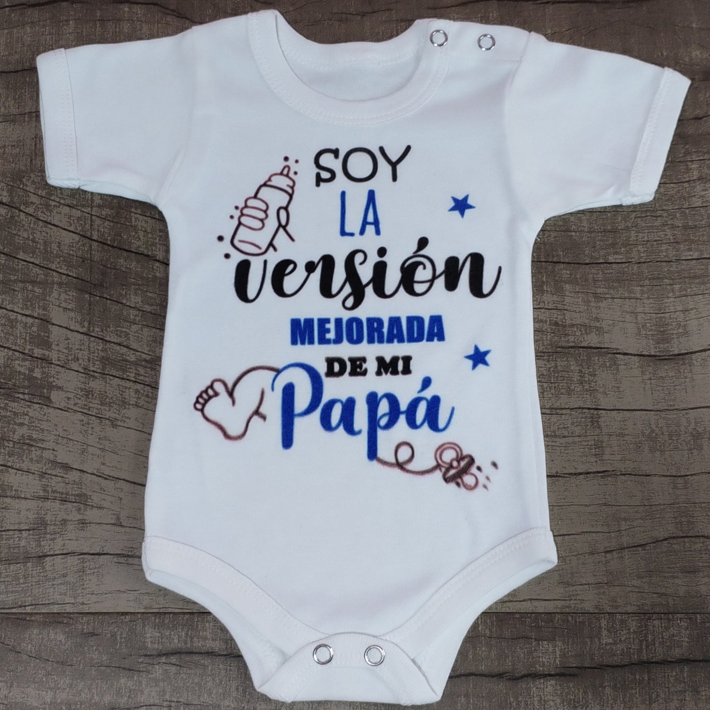 Body soy la versión mejorada de mi papá (talle 0 manga corta) en la segunda foto se ve el detalle que quedo borroso