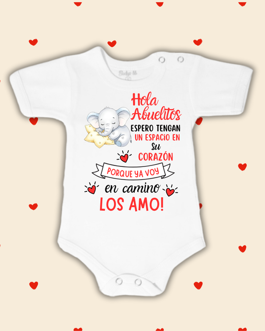 Hola Abuelitos espero tengan un espacio en su corazón porque ya voy en camino los amo (unisex) ♥️