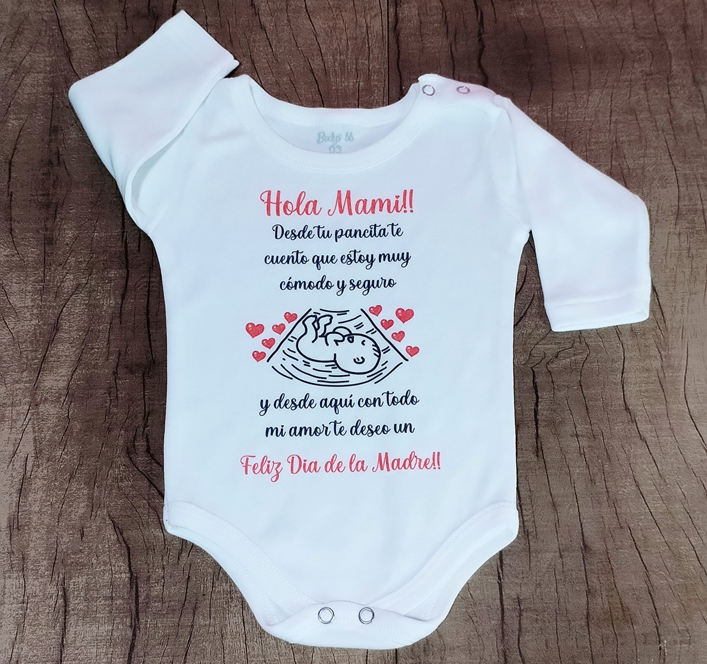 Hola mami, desde tu pancita te cuento que estoy muy cómodo y seguro, y desde aquí con todo mi amor te deseo un feliz día de la madre!! Talle 3 manga larga