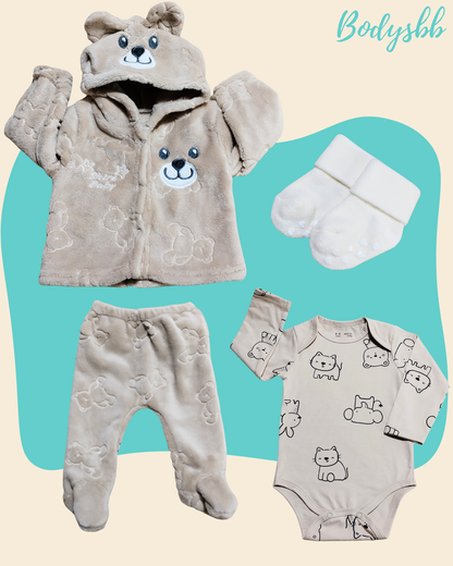 Conjunto peluche color marrón 🤎 4 piezas. 1 campera peluche abotonada con capucha + 1 pantalón peluche + 1 body 100% algodón premium manga larga + 1 par de medias antideslizantes