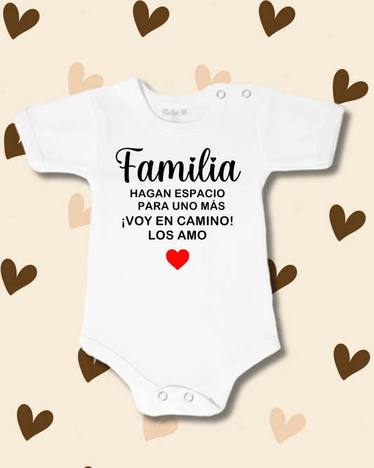 Familia hagan espacio para uno más, voy en camino los amo❤️ (unisex)