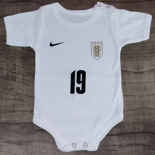 Body Uruguay talle 0 manga corta estamapdo con vinilo textil n° 19